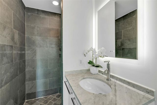 900 Biscayne Blvd 3112, Miami, FL 33132