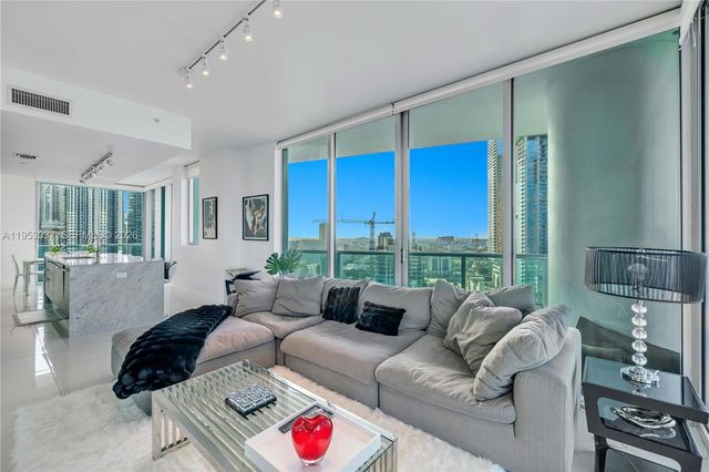 900 Biscayne Blvd 3112, Miami, FL 33132