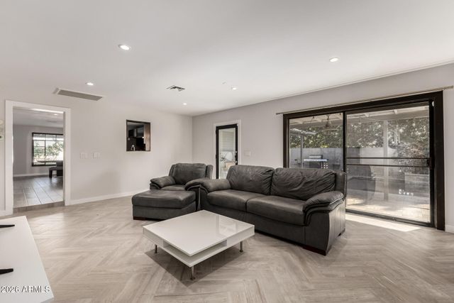 2402 N 37TH Street, Phoenix, AZ 85008