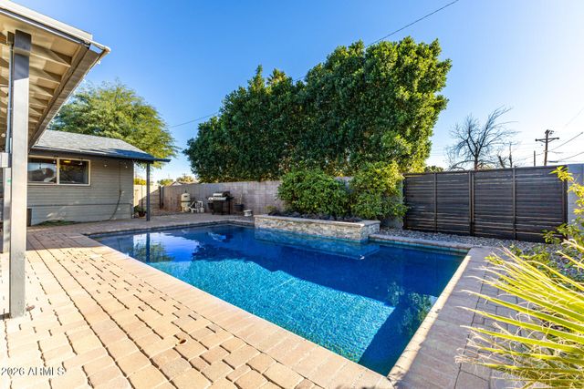 2402 N 37TH Street, Phoenix, AZ 85008