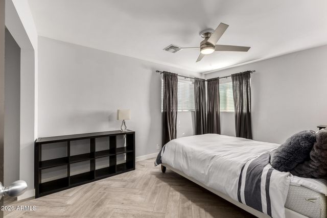 2402 N 37TH Street, Phoenix, AZ 85008