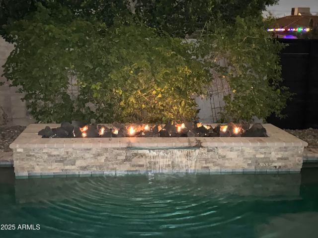 2402 N 37TH Street, Phoenix, AZ 85008