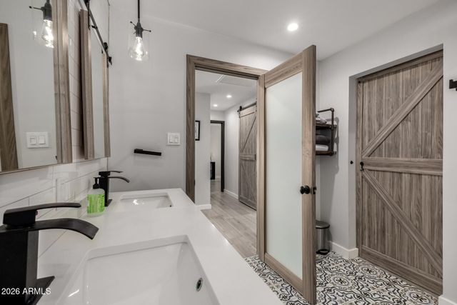 2402 N 37TH Street, Phoenix, AZ 85008