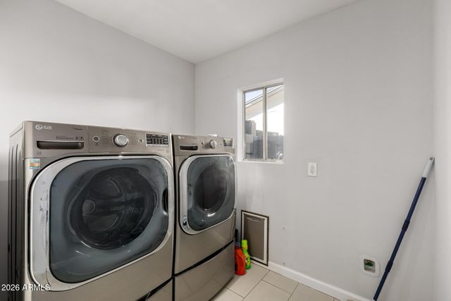 2402 N 37TH Street, Phoenix, AZ 85008