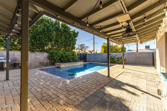 2402 N 37TH Street, Phoenix, AZ 85008