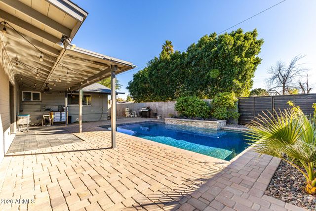 2402 N 37TH Street, Phoenix, AZ 85008