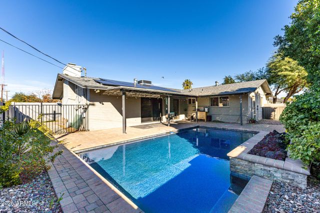 2402 N 37TH Street, Phoenix, AZ 85008