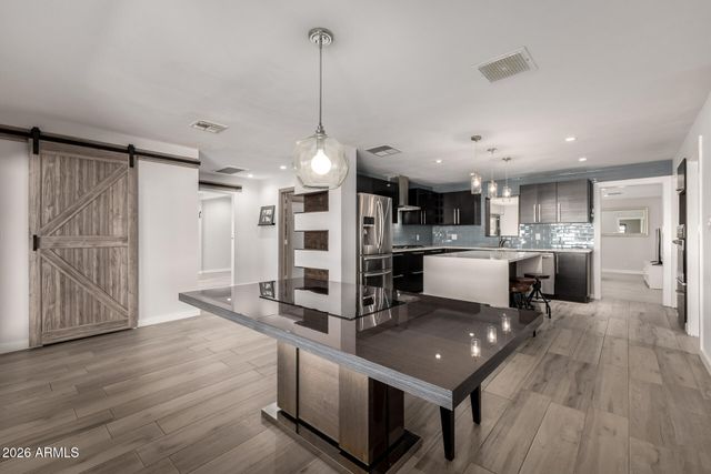 2402 N 37TH Street, Phoenix, AZ 85008