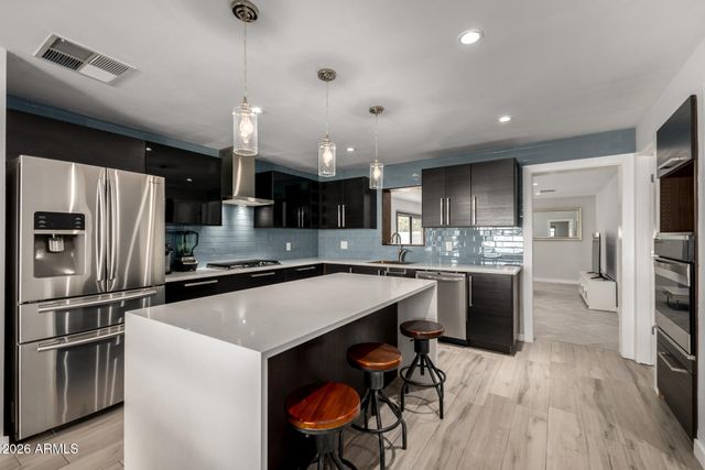 2402 N 37TH Street, Phoenix, AZ 85008