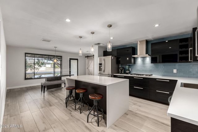 2402 N 37TH Street, Phoenix, AZ 85008