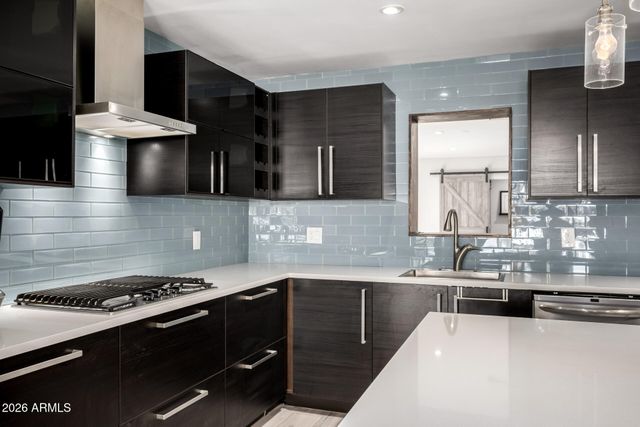 2402 N 37TH Street, Phoenix, AZ 85008