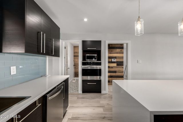 2402 N 37TH Street, Phoenix, AZ 85008