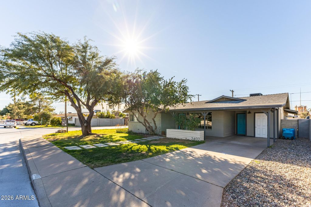 2402 N 37TH Street, Phoenix, AZ 85008