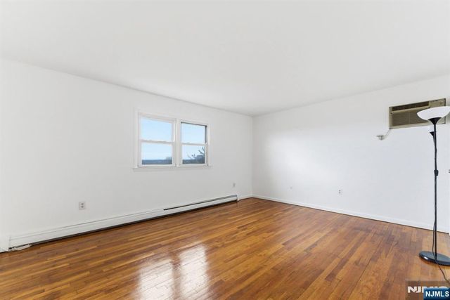 443 5th Street 2, Palisades Park, NJ 07650