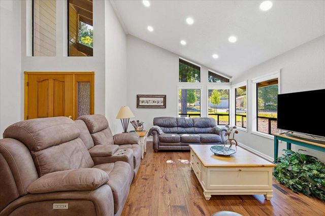 11306 Ringtail Rd, Penn Valley, CA 95946