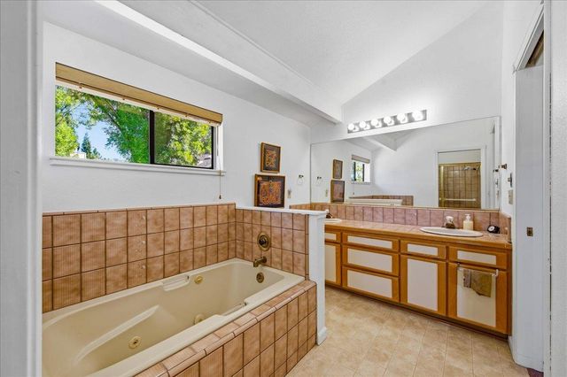 11306 Ringtail Rd, Penn Valley, CA 95946