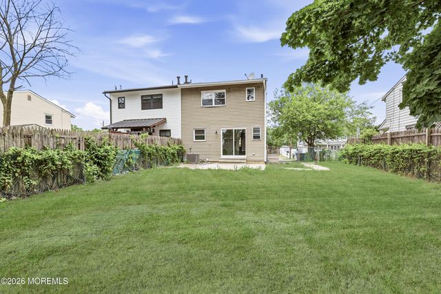 812 Oak Street, Lakehurst, NJ 08733