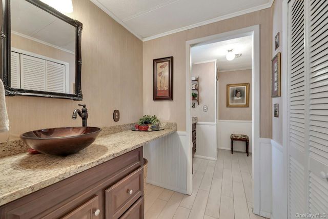 43 Village Circle S, Manorville, NY 11949