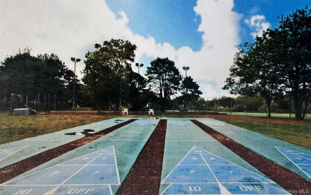 43 Village Circle S, Manorville, NY 11949