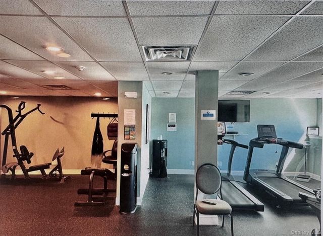 43 Village Circle S, Manorville, NY 11949