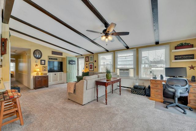 43 Village Circle S, Manorville, NY 11949