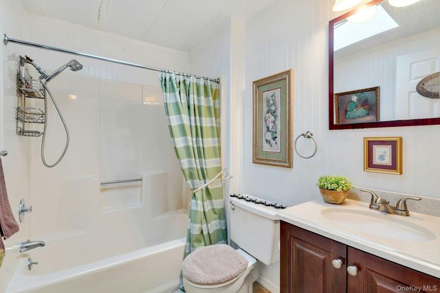 43 Village Circle S, Manorville, NY 11949