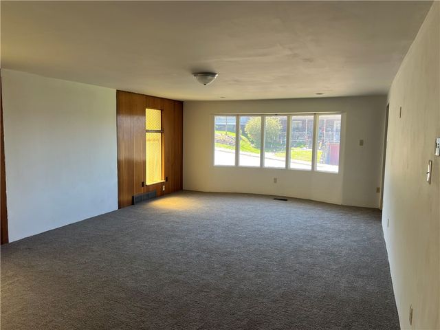 1512 Ridge Ave, New Kensington, PA 15068