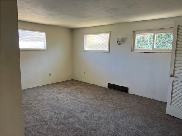 1512 Ridge Ave, New Kensington, PA 15068
