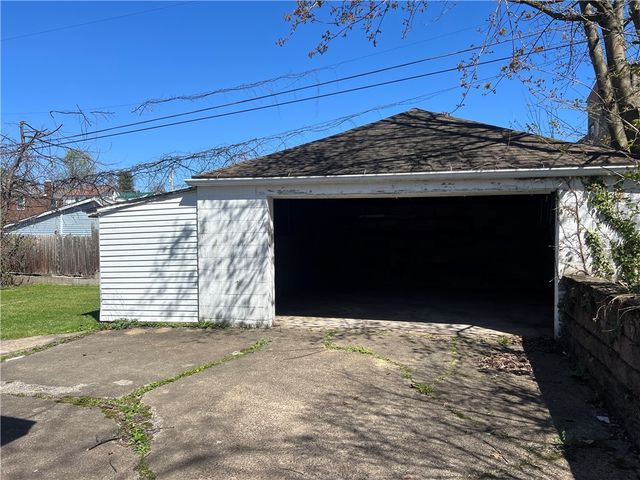 1512 Ridge Ave, New Kensington, PA 15068