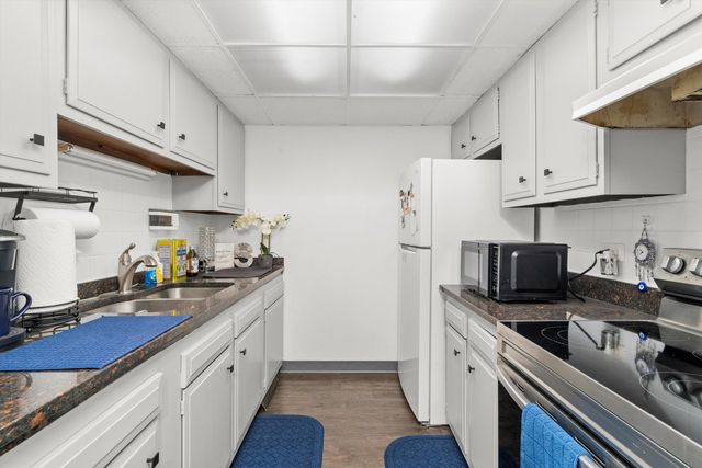 7945 S Oketo Avenue 404, Bridgeview, IL 60455