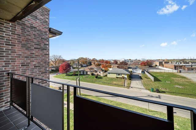 7945 S Oketo Avenue 404, Bridgeview, IL 60455