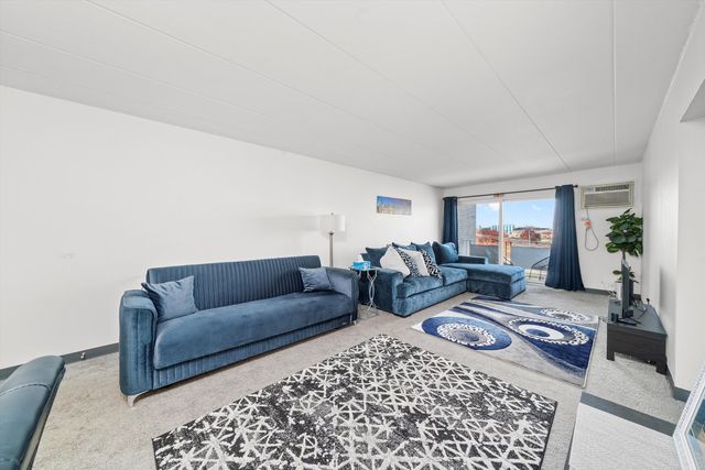 7945 S Oketo Avenue 404, Bridgeview, IL 60455