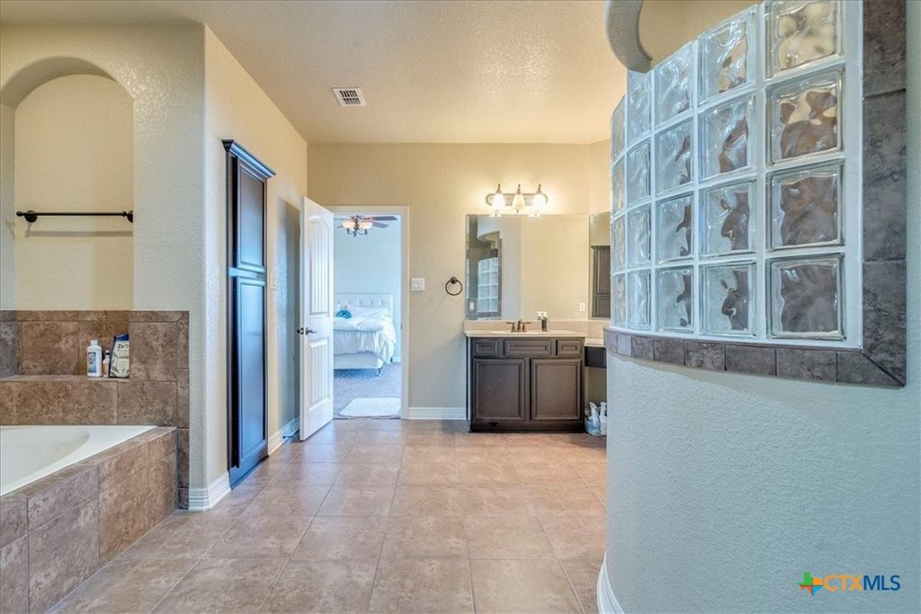 Image 21 of property listing at 913 Overcup Drive, San Marcos, TX 78666