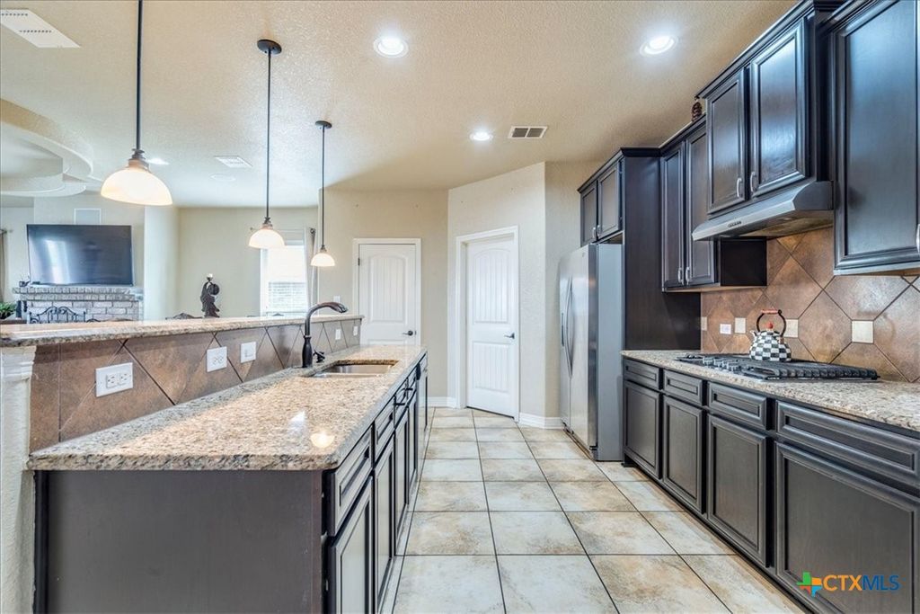 Image 6 of property listing at 913 Overcup Drive, San Marcos, TX 78666