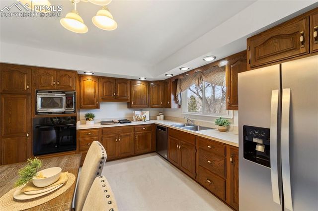 805 Crown Ridge Drive, Colorado Springs, CO 80904