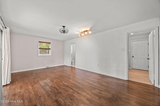 106 Lindsey Drive, Jacksonville, NC 28540