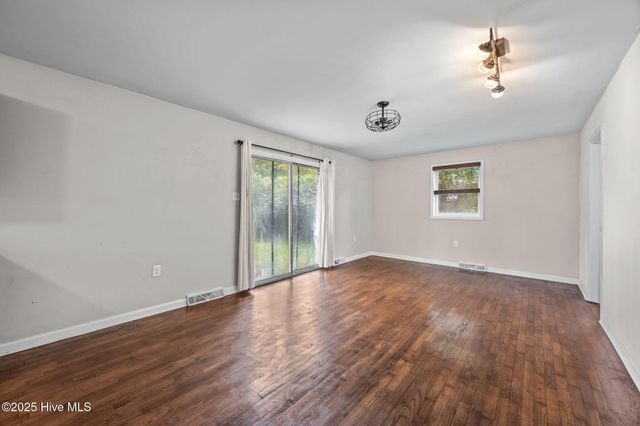 106 Lindsey Drive, Jacksonville, NC 28540