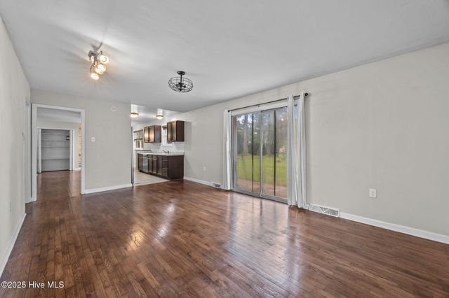 106 Lindsey Drive, Jacksonville, NC 28540