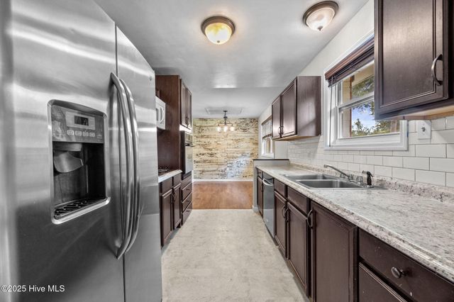 106 Lindsey Drive, Jacksonville, NC 28540