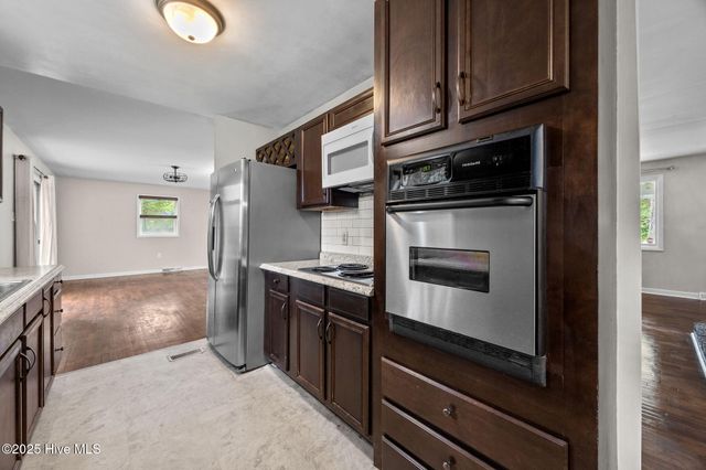 106 Lindsey Drive, Jacksonville, NC 28540