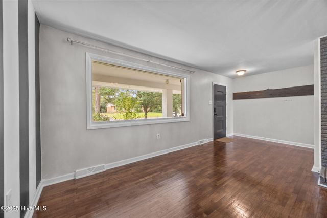 106 Lindsey Drive, Jacksonville, NC 28540
