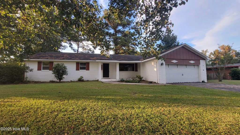 106 Lindsey Drive, Jacksonville, NC 28540
