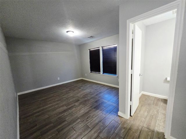 1011 Larks Trace Lane, Houston, TX 77090