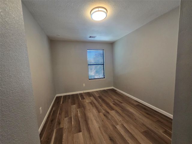 1011 Larks Trace Lane, Houston, TX 77090