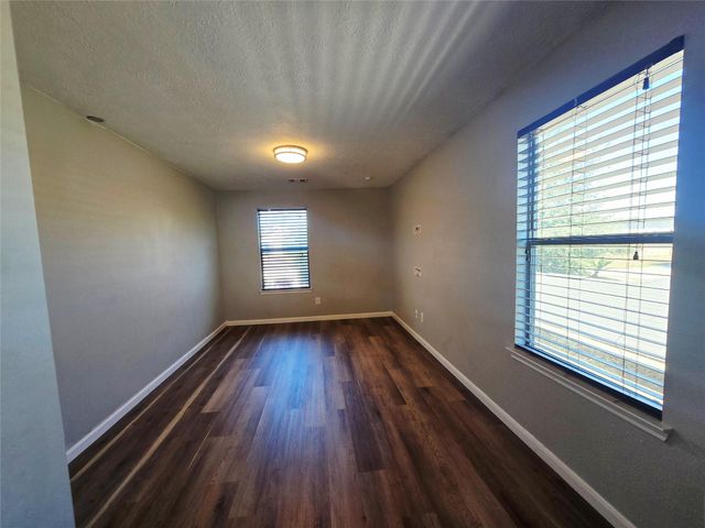 1011 Larks Trace Lane, Houston, TX 77090