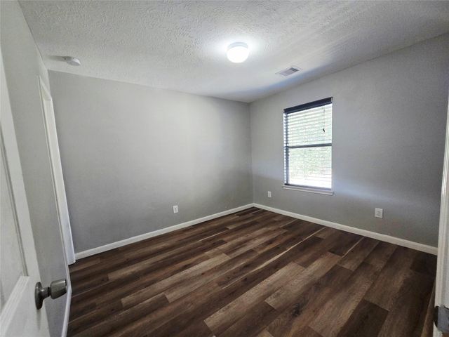 1011 Larks Trace Lane, Houston, TX 77090