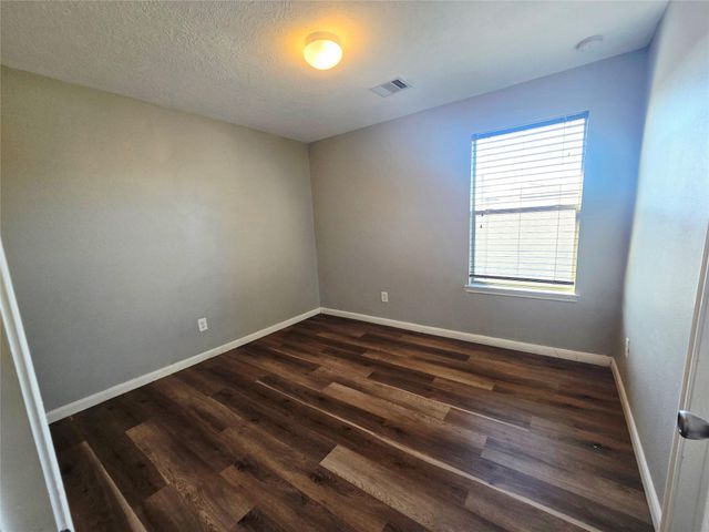 1011 Larks Trace Lane, Houston, TX 77090