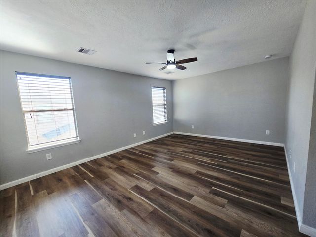 1011 Larks Trace Lane, Houston, TX 77090