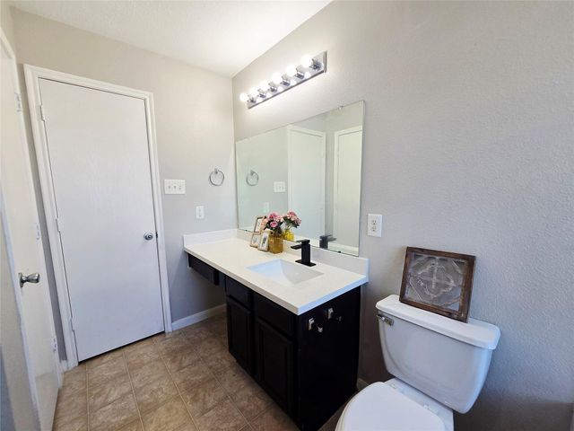 1011 Larks Trace Lane, Houston, TX 77090