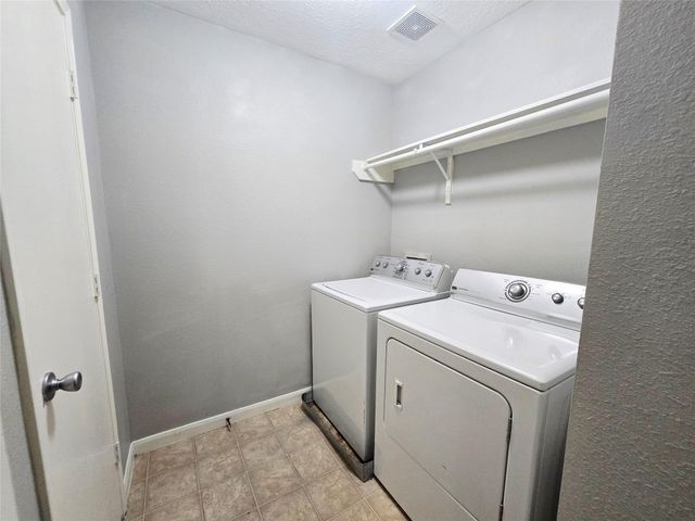 1011 Larks Trace Lane, Houston, TX 77090